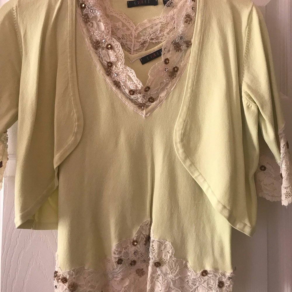 Two piece top set